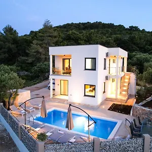 Luxury Mauro With Heated Pool Apartment
